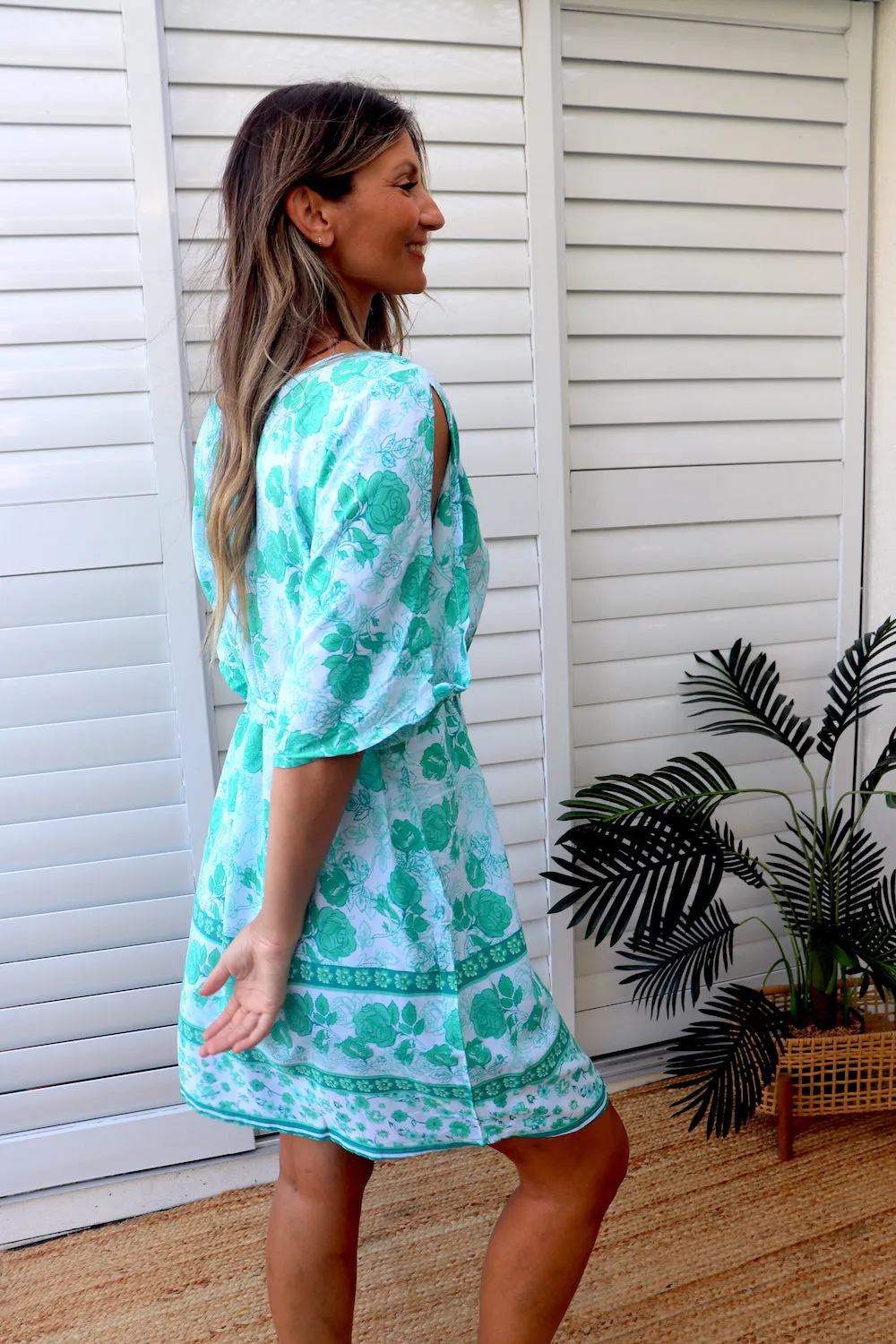 Getaway Short Sleeve Short Dress In Rose Garden Mint