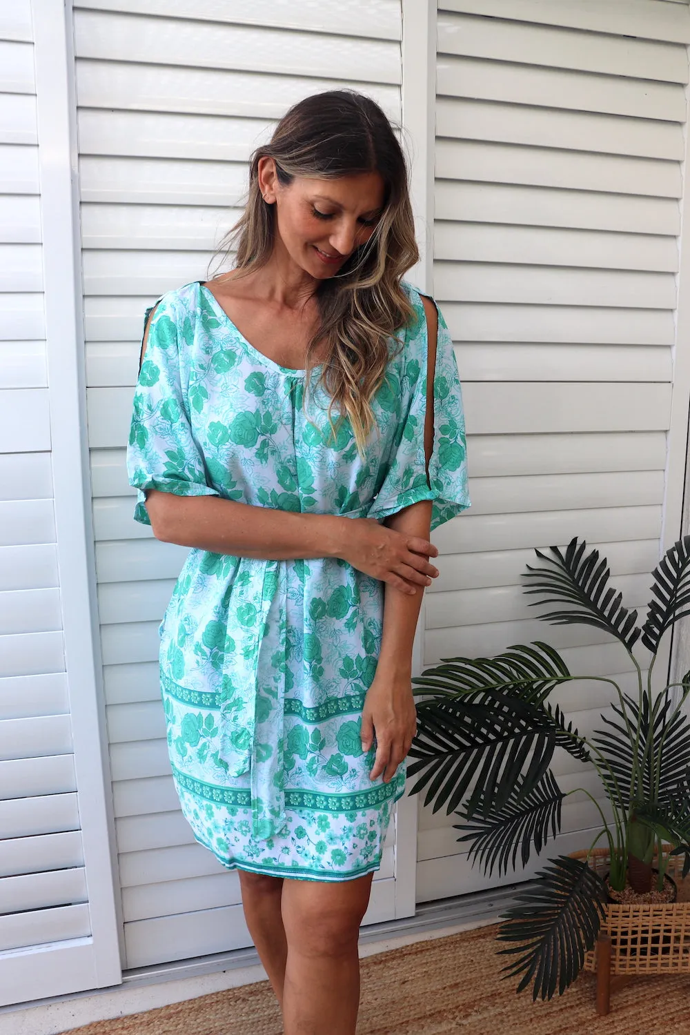 Getaway Short Sleeve Short Dress In Rose Garden Mint