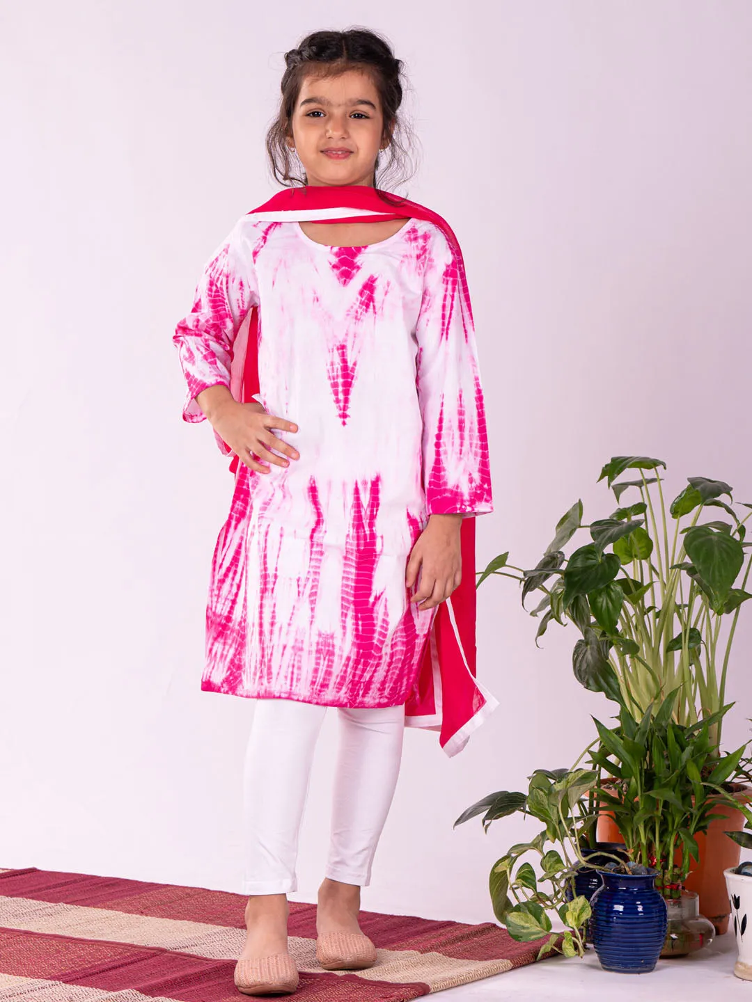 Jashvi Girl's Pink Pure Cotton Tie-Dye Kurta Leggings & Dupatta Set