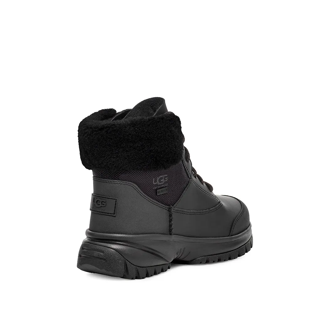 Ugg Women's Yose Fluff V2 in Black