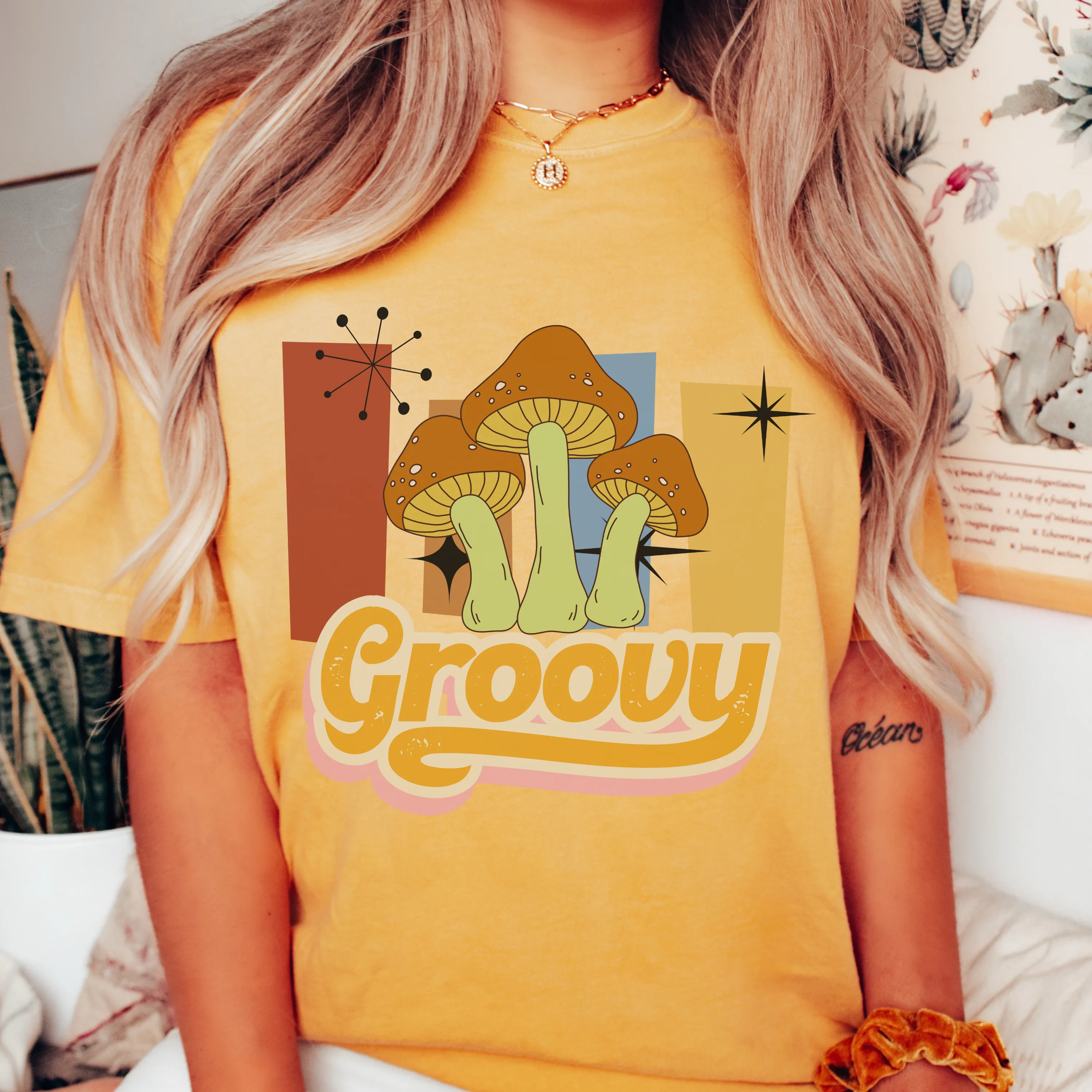 Women's Comfort Colors® Unisex-Size Trendy Retro Groovy Design T-Shirt in Mustard, Yam, White and Sage