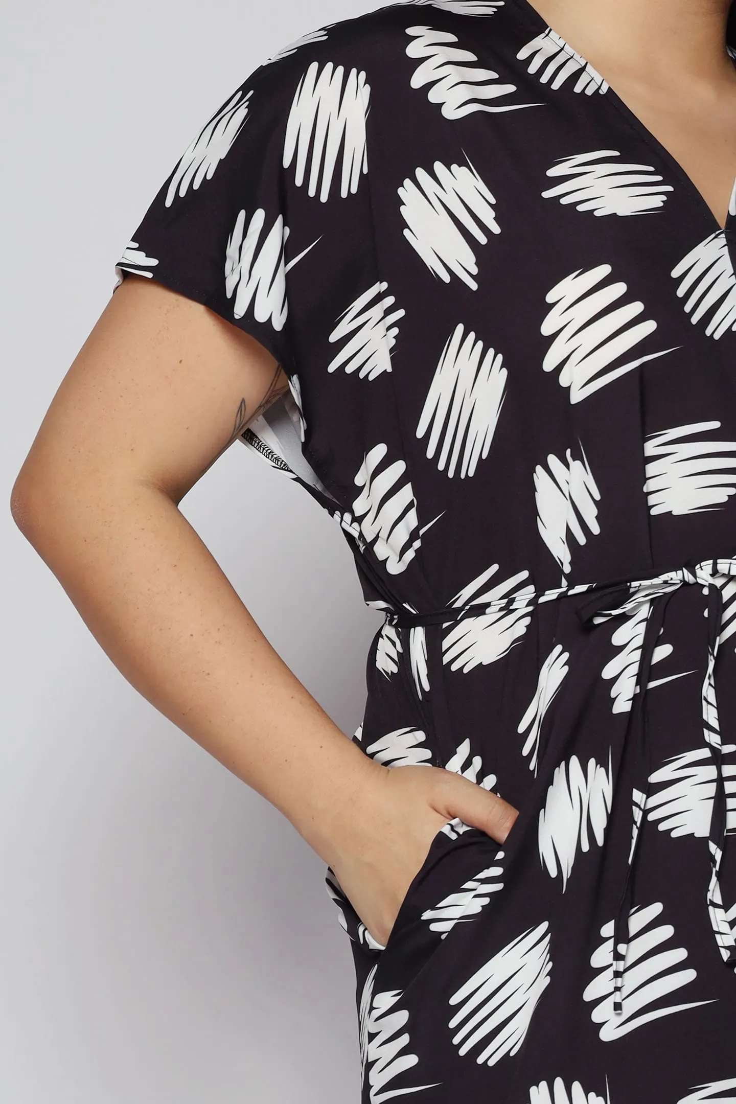 Wonda Dress in Abstract Lines