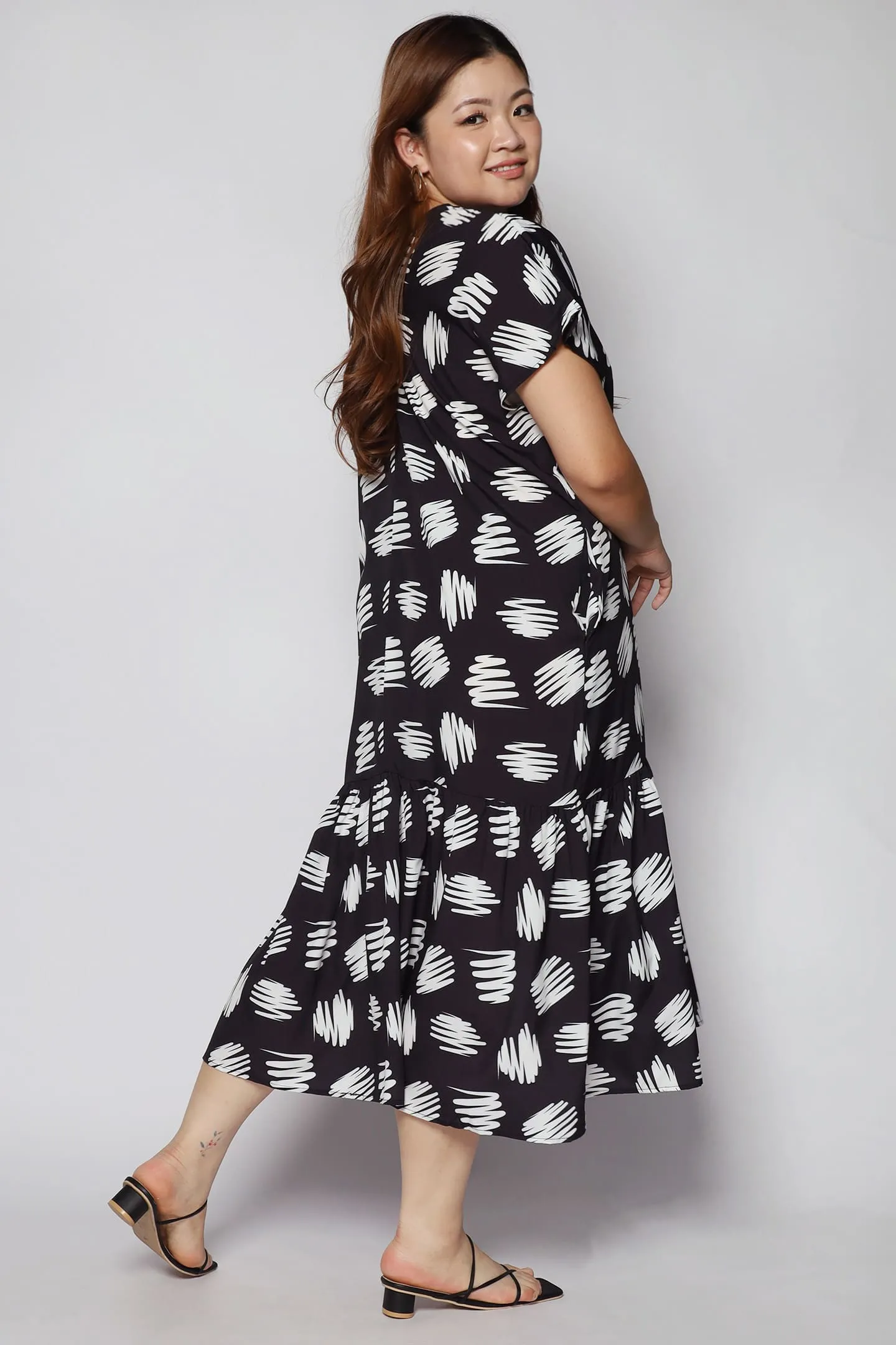 Wonda Dress in Abstract Lines